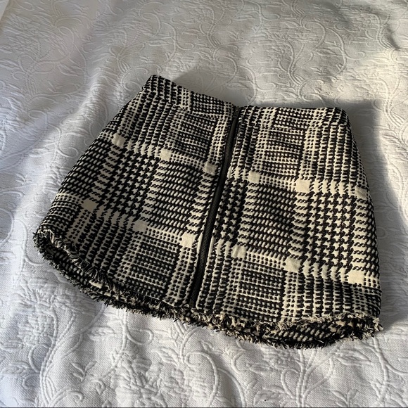 cupcakes & cashmere Dresses & Skirts - Cupcakes & Cashmere tweed mini skirt sz 6 (#12)